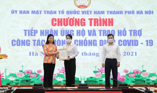 Hà Nội tiếp nhận ủng hộ công tác phòng, chống dịch COVID-19. Ảnh: HNP