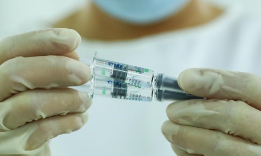Do sai sót trong khâu chuẩn bị vaccine trước khi tiêm, 5 người đã bị tiêm nhầm nước muối sinh lý thay vì vaccine ngừa COVID-19 trong đợt tiêm chủng ở thành phố Urasoe, tỉnh Okinawa. Ảnh: Xinhua