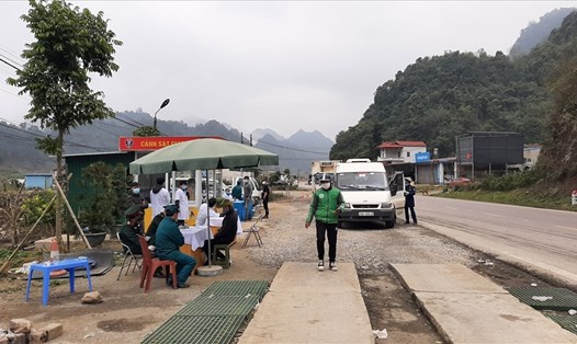 Chốt kiểm soát dịch COVID-19 ở huyện Vân Hồ, tỉnh Sơn La. Ảnh: Minh Nguyễn.