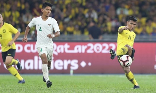 Tuyển Malaysia (áo vàng) có thể không được tính 6 điểm nhờ 2 trận thắng Indonesia, sau khi tuyển Triều Tiên rút lui tại vòng loại World Cup 2022. Ảnh: AFC.