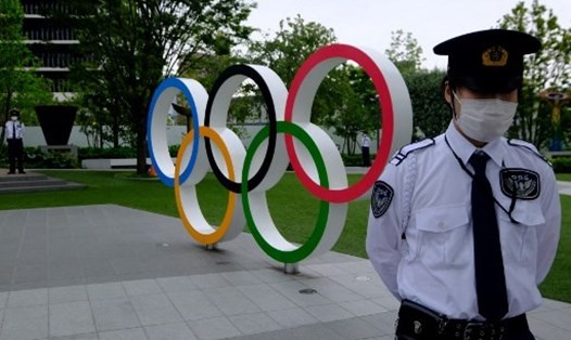 Biểu tượng Thế vận hội Olympic ở thủ đô Tokyo, Nhật Bản. Ảnh: AFP