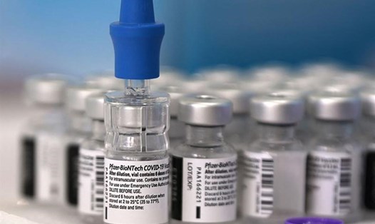 Nghiên cứu mới cho thấy tiêm kết hợp vaccine Pfizer và AstraZeneca cho hiệu quả cao. Ảnh: AFP