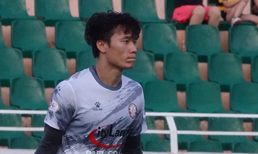 Thủ môn Bùi Tiến Dũng chơi tốt ở trận TPHCM thắng Hải Phòng 3-0. Ảnh: Nguyễn Đăng.