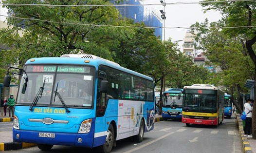 Hà Nội xây dựng đề án phát triển nhiều luồng tuyến xe buýt. Ảnh LĐ