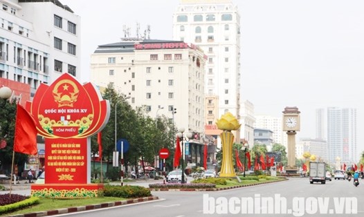 Các tuyến đường TP.Bắc Ninh được lắp đặt các tấm pano tuyên truyền về bầu cử. Ảnh: Bacninh.gov.vn