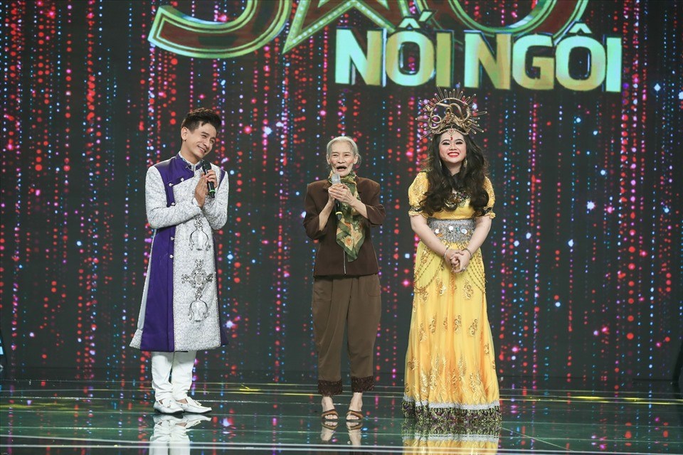 Hà Mỹ Anh thành công với vai nữ thần rắn nhờ sự hướng dẫn của nghệ sĩ Bo Bo Hoàng trên sân khấu Sao nối ngôi. Ảnh: CTCC. Hà Mỹ Anh thành công với vai nữ thần rắn nhờ sự hướng dẫn của nghệ sĩ Bo Bo Hoàng trên sân khấu Sao nối ngôi. Ảnh: CTCC.