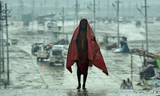 Hoàn lưu bão Tauktae gây ra mưa lớn trên khắp khu vực phía bắc Ấn Độ. Ảnh: AFP