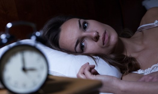 Thiếu ngủ là một trong những nguyên nhân khiến bạn nhanh già đi. Ảnh: AFP.