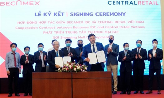 Tổng Công ty Becamex IDC đã đàm phán với Tập đoàn Central đến từ Thái Lan ký kết hợp tác đầu tư trung tâm thương mại tại thị xã Bến Cát tỉnh Bình Dương. Ảnh: Đình Trọng