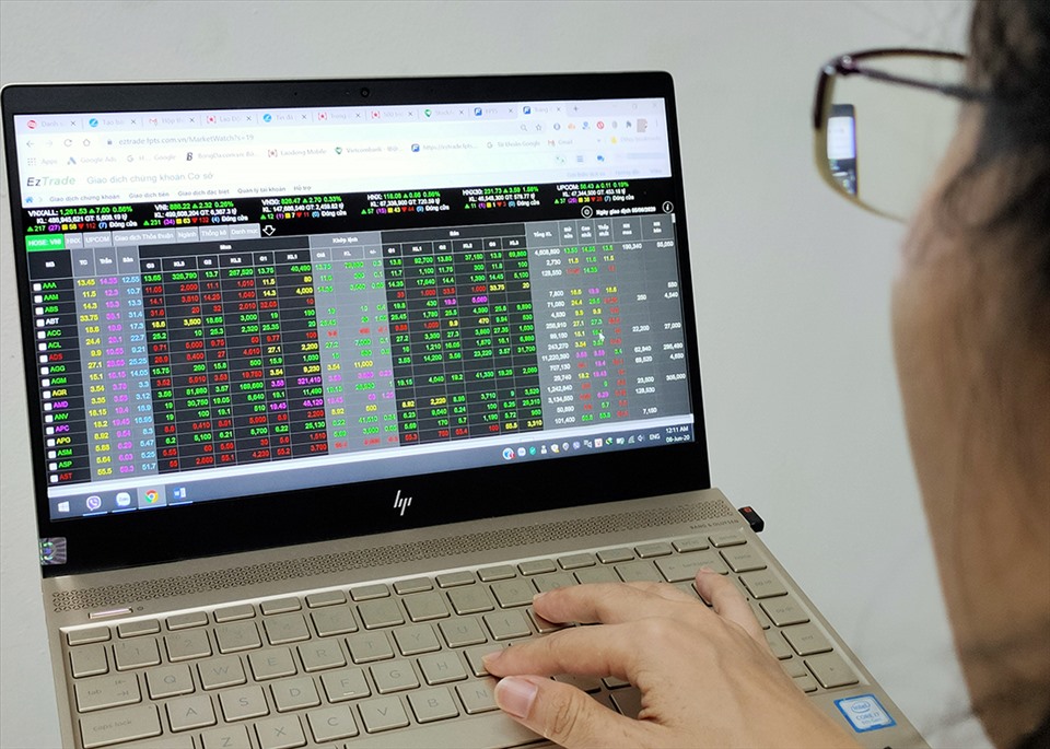 Cơ hội thử thách đỉnh 1.300 đang đến với chỉ số chứng khoán VN-Index. Ảnh minh họa: Thế Lâm.