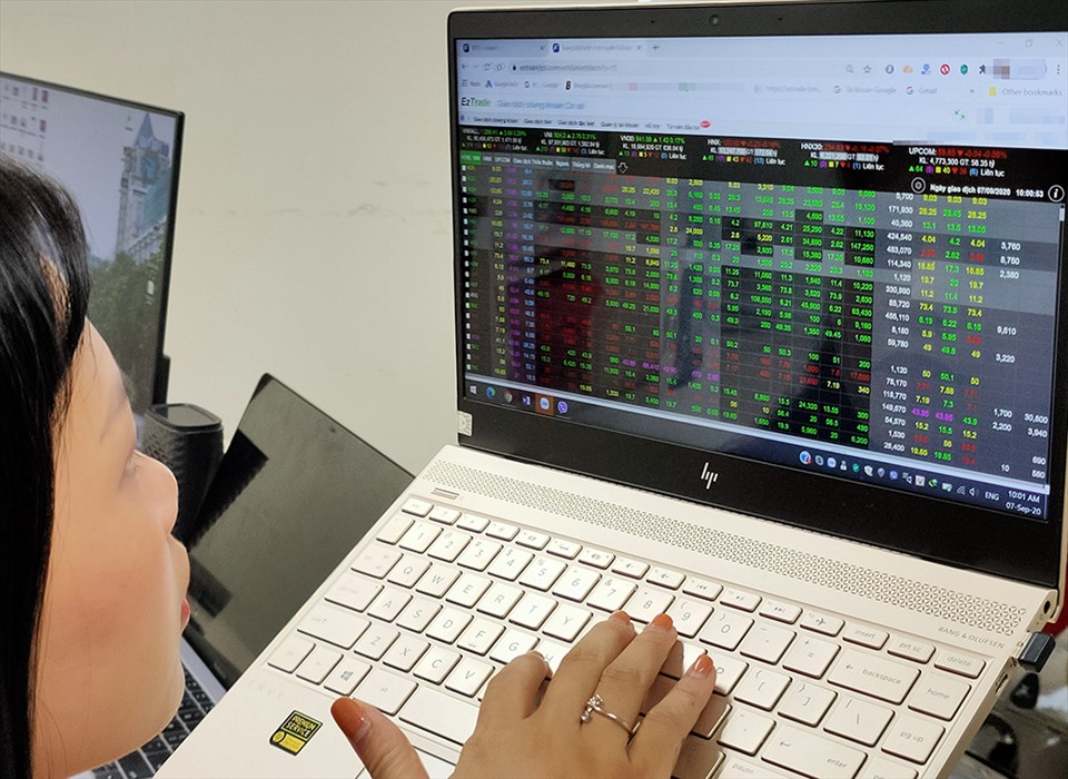 Thị trường chứng khoán có một tuần "happy ending" khi tăng liên tiếp 3 phiên về cuối tuần. Ảnh minh họa: Thế Lâm.