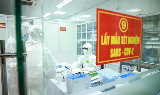 Khu vực xét nghiệm SARS-CoV-2. Ảnh: Hải Nguyễn