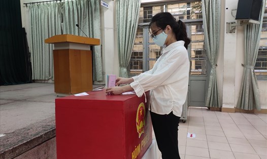 Sinh viên Trường Đại học Bách khoa Hà Nội lần đầu đi bầu cử đại biểu Quốc hội và Hội đồng nhân dân các cấp. Ảnh: Lê Vân