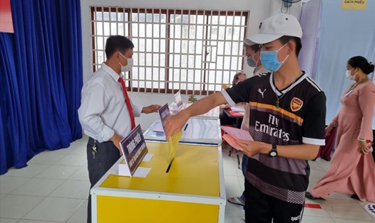 Các cử tri tổ bầu cử 248, Khu phố 4, Phường Linh Trung, Thành phố Thủ Đức, TPHCM đi bầu cử. Ảnh Nam Dương