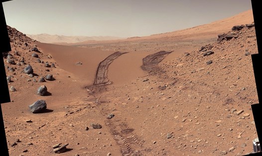 Một cồn cát mà tàu thám hiểm sao Hỏa Curiosity của NASA chụp được. Ảnh: NASA