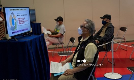 Nhật Bản mở các trung tâm tiêm chủng hàng loạt cho người cao tuổi trước Olympic Tokyo. Ảnh: AFP