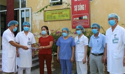 Các bệnh nhân COVID-19 của Hà Nam được công nhận điều trị khỏi bệnh, cho xuất viện. Ảnh: CDC Hà Nam.