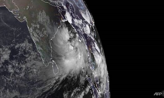Cơn bão Yaas hình thành ngoài khơi vịnh Begal đang hướng đến khu bờ biển phía đông Ấn Độ. Ảnh: AFP