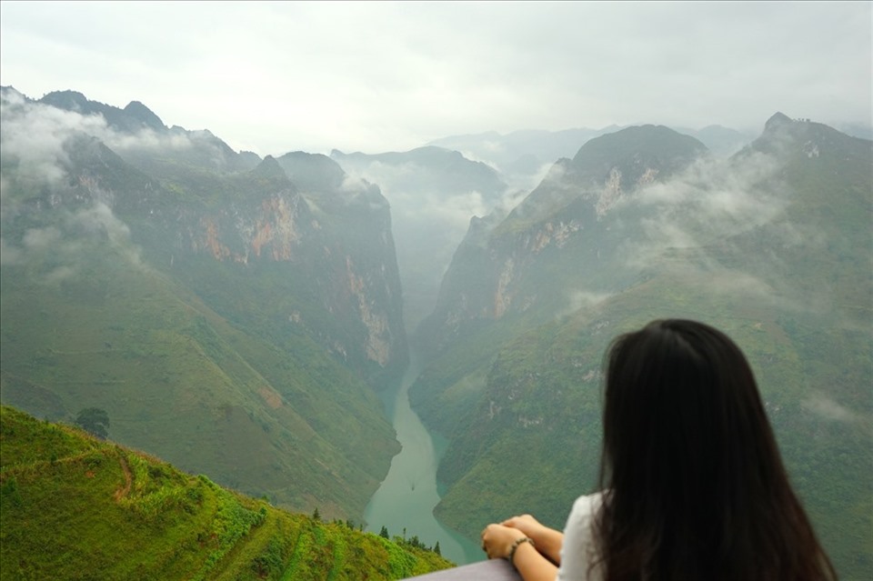 Đèo Mã Pì Lèng là điểm thu hút khách du lịch dừng chân ngắm cảnh. Ảnh: Đăng Huỳnh