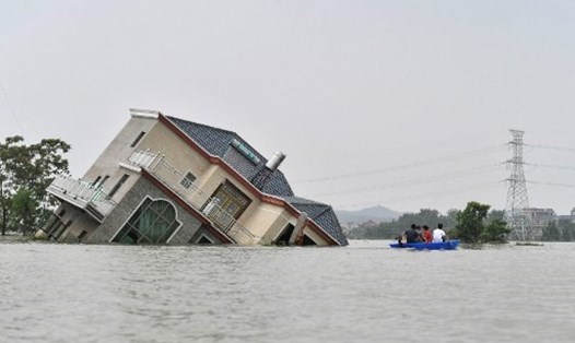 Cảnh tượng lũ lụt ở gần hồ Bà Dương, tỉnh Giang Tây, Trung Quốc, hồi năm 2020. Ảnh: AFP