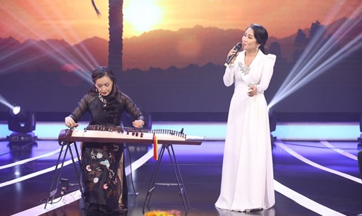 NSƯT Hải Phượng và NSƯT Khánh Vân trong "Dấu ấn huyền thoại". Ảnh: Điền Quân