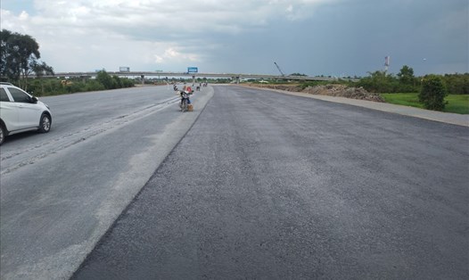 Hệ thống đường cao tốc sẽ giúp kinh tế vùng Tây Nam Bộ phát triển nhanh. Trong ảnh: Cao tốc Trung Lương - Mỹ Thuận đang trong giai đoạn hoàn thành. Ảnh: K.Q