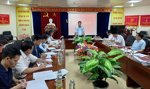 Quang cảnh kỳ họp thứ 5 của Ủy ban kiểm tra Tỉnh ủy Lào Cai làm rõ sai phạm đối với Giám đốc, Phó Giám đốc cùng cán bộ Trung tâm Khuyến nông và Dịch vụ nông nghiệp. Ảnh: Tùng Lâm.