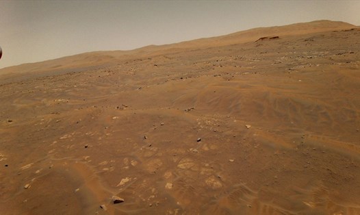 Ảnh sao Hỏa được trực thăng sao Hỏa của NASA chụp từ độ cao 10m trong chuyến bay thứ 6 ngày 22.5. Ảnh: NASA.