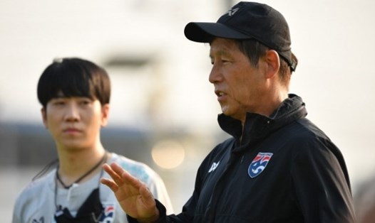 Huấn luyện viên Akira Nishino rất vui khi tuyển Thái Lan có thêm 1 trận giao hữu với Uzbekistan. Ảnh: FAT.