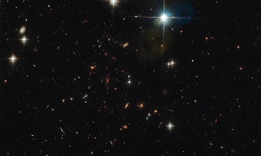 Các nhà khoa học sử dụng hình ảnh các thiên hà để tạo ra bản đồ vật chất tối trong vũ trụ. Ảnh: NASA