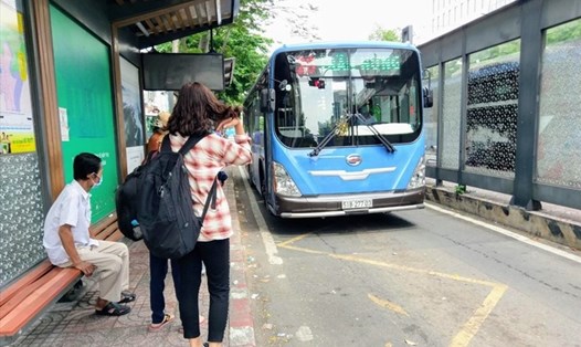 Khách đi xe buýt ở TPHCM giảm mạnh vì dịch COVID-19. Ảnh: Minh Quân