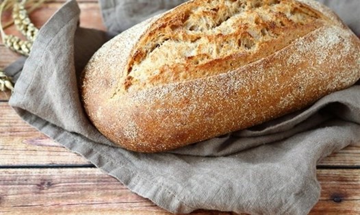 Bánh mì là một trong những thực phẩm giúp bạn giảm cân. Ảnh: AFP