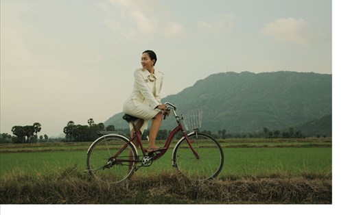 Hồ Thu Anh lựa chon Châu Đốc - An Giang làm bối cảnh trong bộ ảnh mới. Ảnh: Vương Thiên Minh