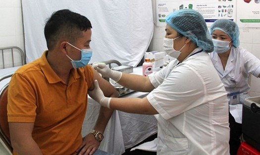 Tiêm vaccine phòng COVID-19 tại Trung tâm Y tế huyện Lục Ngạn, Bắc Giang. Ảnh: Báo Bắc Giang