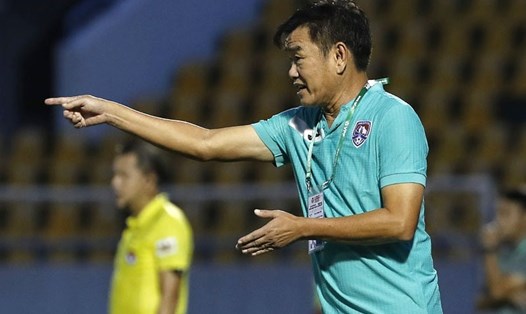 Huấn luyện viên Phan Thanh Hùng sẽ thay ông Lê Huỳnh Đức dẫn dắt Đà Nẵng ở chặng đường còn lại của V.League 2021, bắt đầu từ trận gặp Nam Định trên sân khách hôm 7.5. Ảnh: VPF.