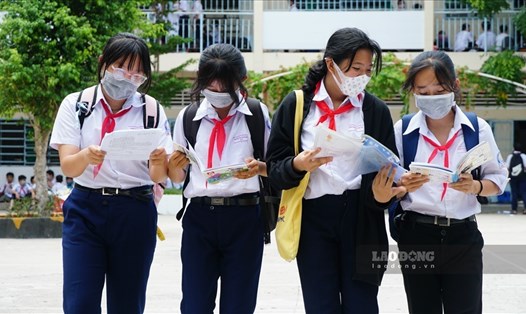 Sở Giáo dục và Đào tạo Hà Nội yêu cầu học sinh lớp 9 và lớp 12 không ra khỏi thành phố cho đến khi hoàn thành các kỳ thi và tuyển sinh. Ảnh minh họa: Hải Nguyễn