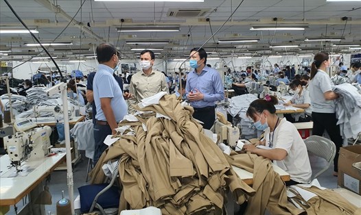 Công nhân trong một doanh nghiệp dệt may của TP.Hải Phòng. Ảnh: Mai Chi