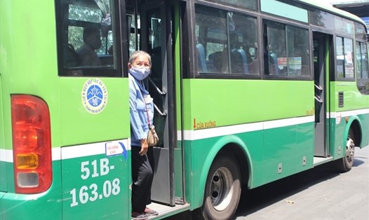 Xe buýt TPHCM dừng hoạt động tại quận Gò Vấp và phường Thạnh Lộc (quận 12) trong 15 ngày.  Ảnh: Chân Phúc