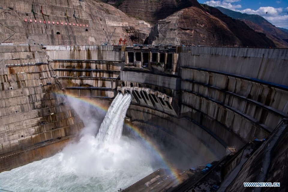 Đập Bạch Hạc Than, đập thủy điện lớn thứ 2 ở Trung Quốc sau đập Tam Hiệp. Ảnh: Tân Hoa Xã