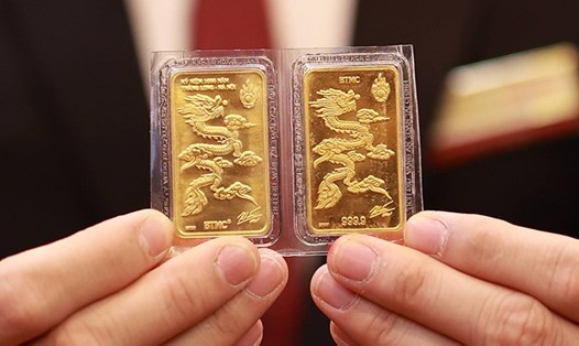 Giá vàng trong nươc đang duy trì mức bán ra lên tới 57,35 - 57,40 triệu đồng/lượng. Ảnh: H.N