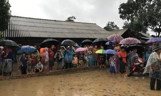Người dân vùng lòng hồ Krông Pách thượng trong những ngày mưa lũ tháng 11.2020. Ảnh: Bảo Trung