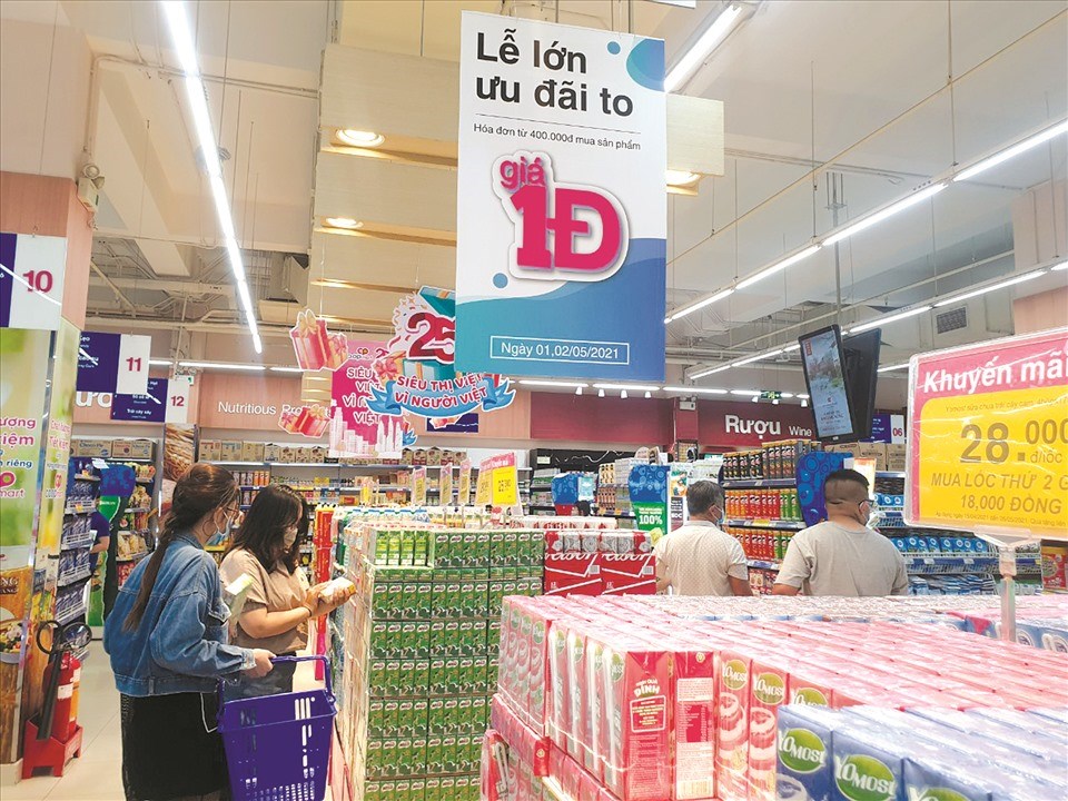 Từ nay đến 5.5.2021, Co.opmart dành tặng hàng ngàn điểm thưởng cho khách hàng có thẻ Khách hàng thành viên các cấp độ khi mua các sản phẩm. Ảnh: Bích Phương Từ nay đến 5.5.2021, Co.opmart dành tặng hàng ngàn điểm thưởng cho khách hàng có thẻ Khách hàng thành viên các cấp độ khi mua các sản phẩm. Ảnh: Bích Phương