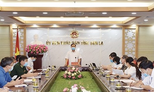 Phó Chủ tịch UBND tỉnh Sơn La chỉ đạo tạm dừng tổ chức cưới hỏi. Ảnh Báo Sơn La