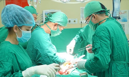 Bệnh viện Xuyên Á Vĩnh Long tiếp nhận điều trị bệnh nhân bị ung thư bàng quang xâm lấn đến lớp cơ bàng quang. Ảnh: BVCC