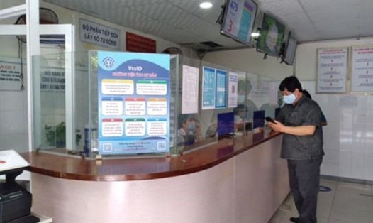BHXH TP.Đà Nẵng thường xuyên kiểm tra việc sử dụng ứng dụng VssID trong khám chữa bệnh BHYT tại bệnh viện trên địa bàn. Ảnh: Van Cuong