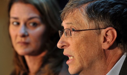 Bill Gates và vợ ông Melinda Gates trong một cuộc họp báo của quỹ từ thiện. Ảnh: AFP.
