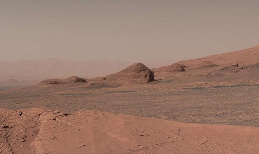 Chế độ xem phóng to cho thấy một phần miệng núi lửa Gale trên sao Hỏa được tàu thám hiểm Curiosity nhìn thấy trong bức ảnh toàn cảnh chụp ngày 15.4.2021. Ảnh: NASA