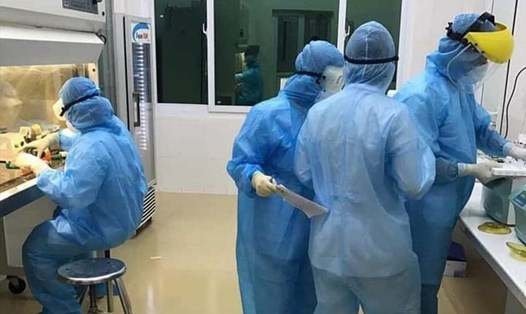 Sau quá trình làm xét nghiệm, bước đầu CDC Thái Bình ghi nhận 5 ca dương tính với SARS-CoV-2 liên quan đến ổ dịch ở Bệnh viện Bệnh Nhiệt đới TW cơ sở 2. Ảnh minh họa: CDC Thái Bình.