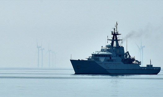 HMS Severn là một trong hai tàu tuần tra xa bờ đang được Anh triển khai tới Jersey. Ảnh: AFP/Getty