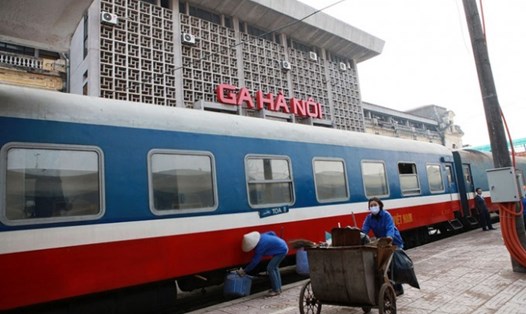 Đường sắt tạm ngừng chạy nhiều tàu từ Hà Nội đi địa phương. Ảnh: VNR